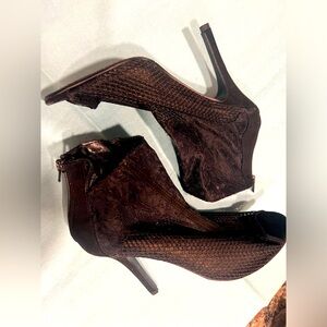 Lace heels 9.5